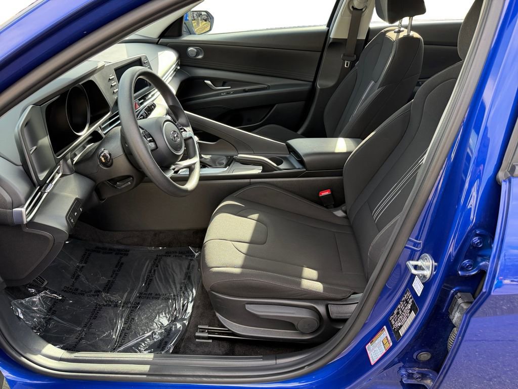Certified 2023 Hyundai Elantra SEL w/ Preferred Accessory Package image 9