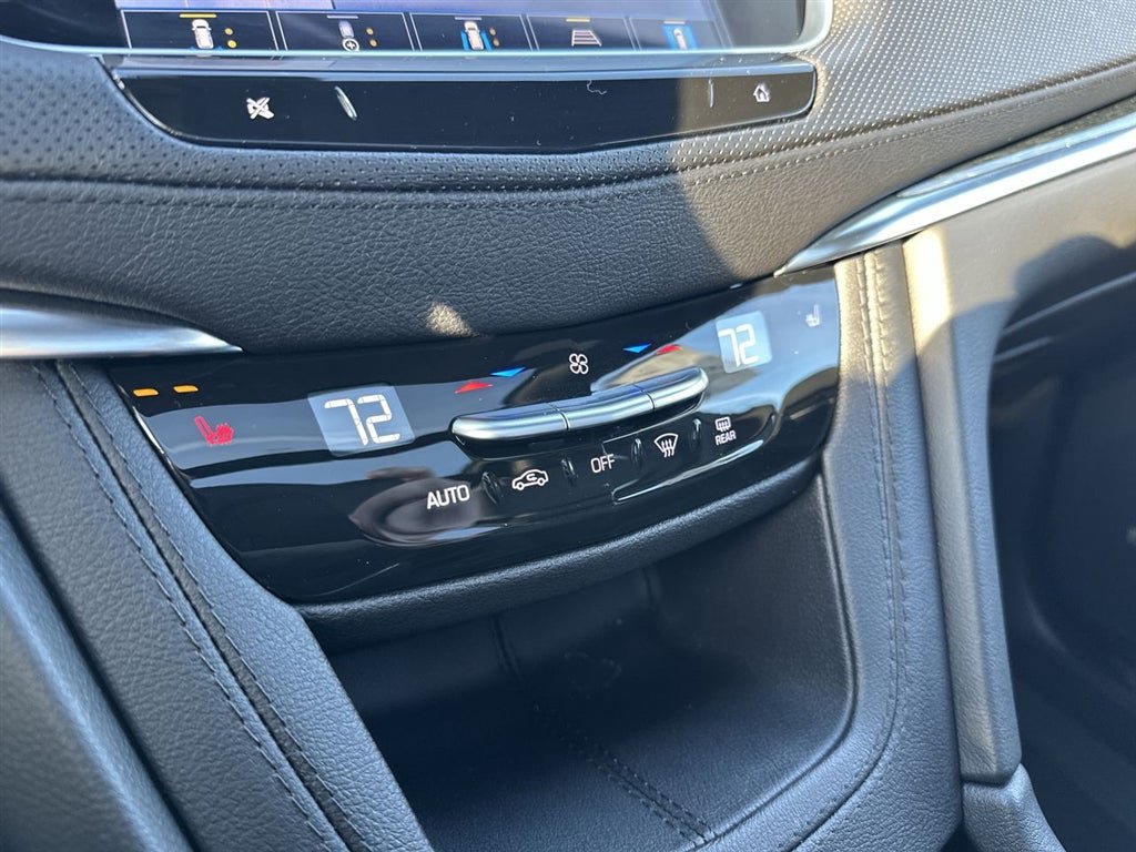 Certified 2025 Cadillac XT5 Premium Luxury w/ Technology Package AWD/4WD image 18
