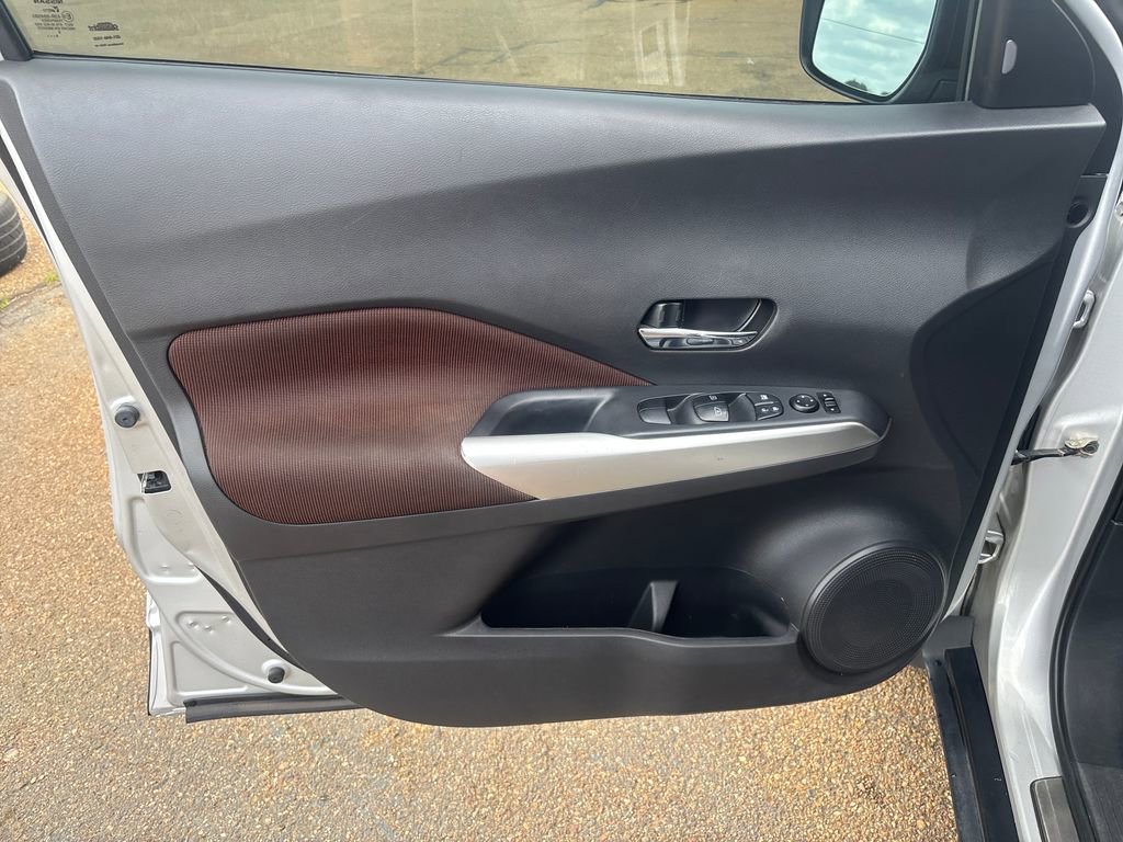 Used 2018 Nissan Kicks SR image 8