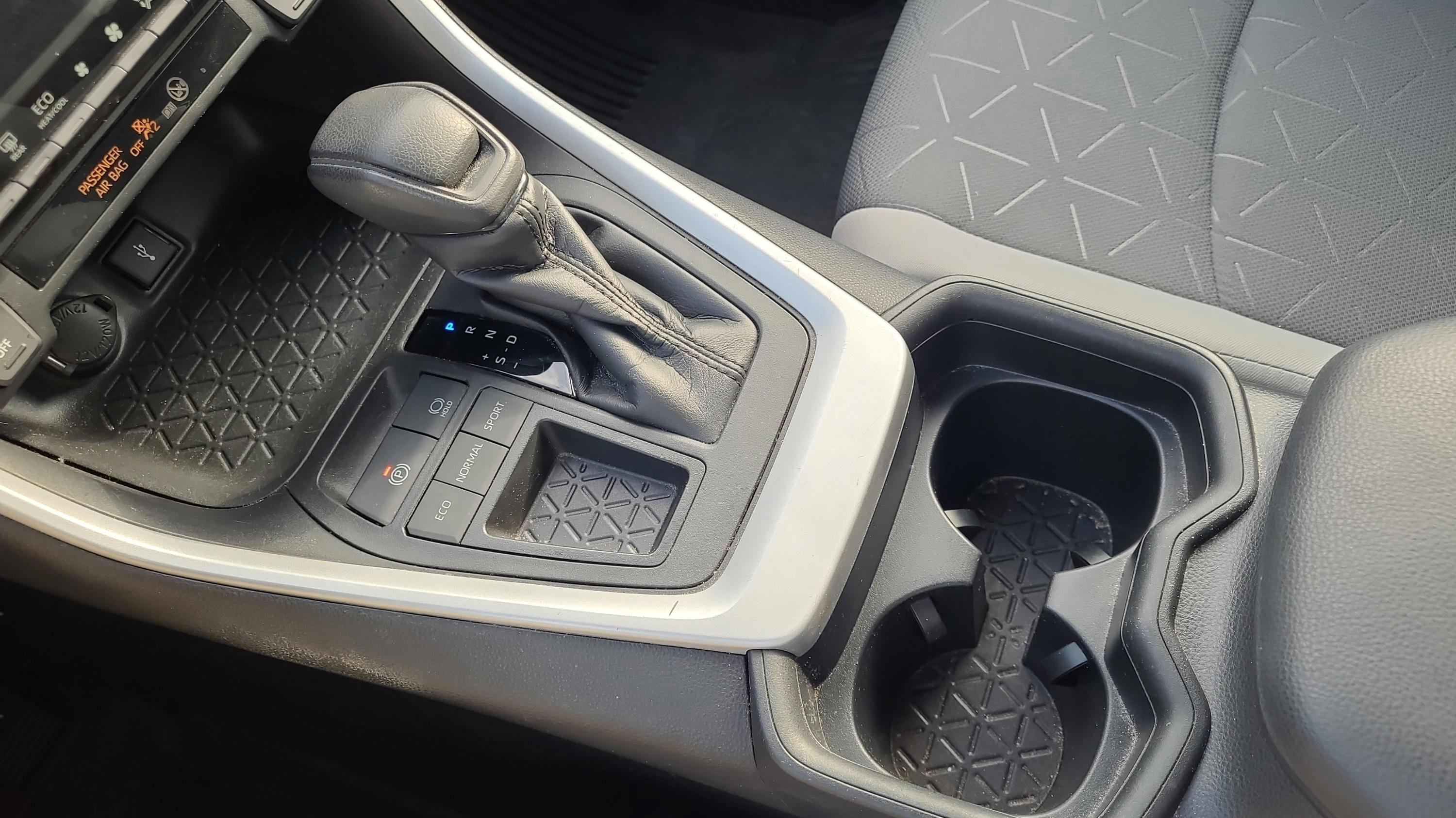 Used 2020 Toyota RAV4 XLE image 23