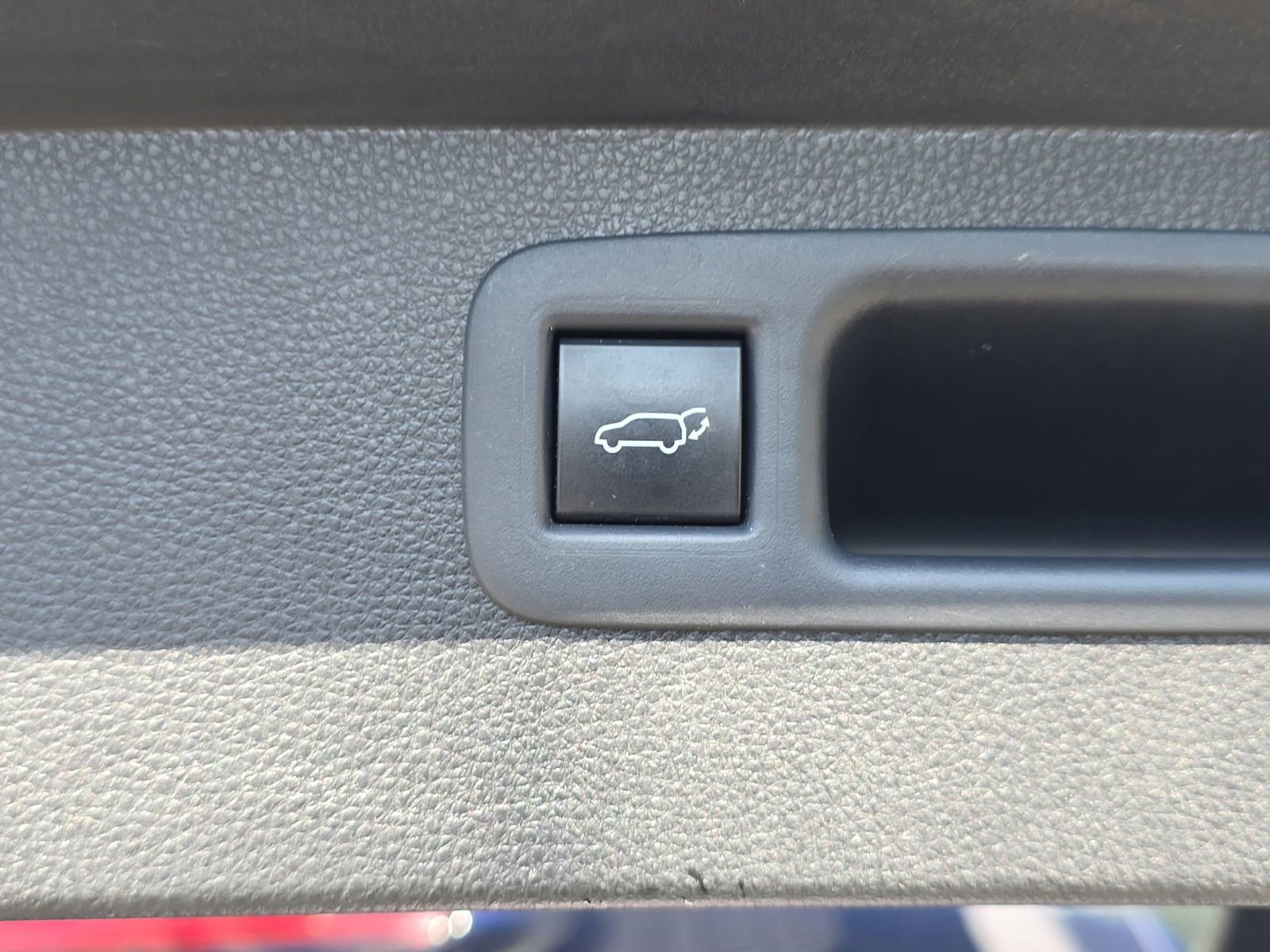 Used 2021 Toyota Highlander XLE image 18