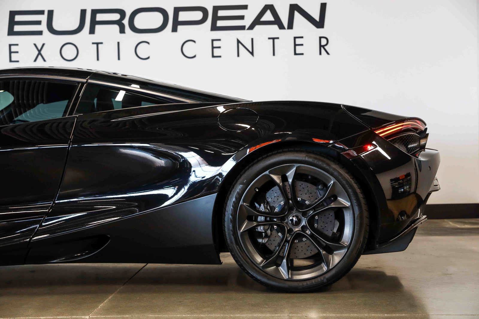 Used 2019 McLaren 720S RWD image 22