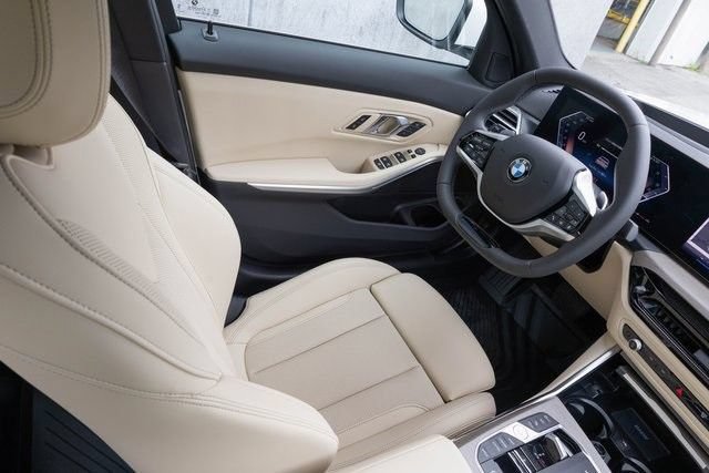 New 2025 BMW 330i xDrive Sedan w/ Premium Package AWD/4WD image 23