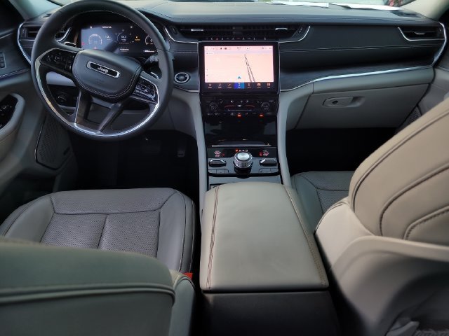 Used 2023 Jeep Grand Cherokee Overland AWD/4WD image 15