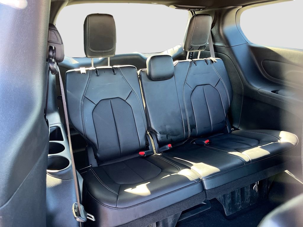 Certified 2025 Chrysler Pacifica Select image 23