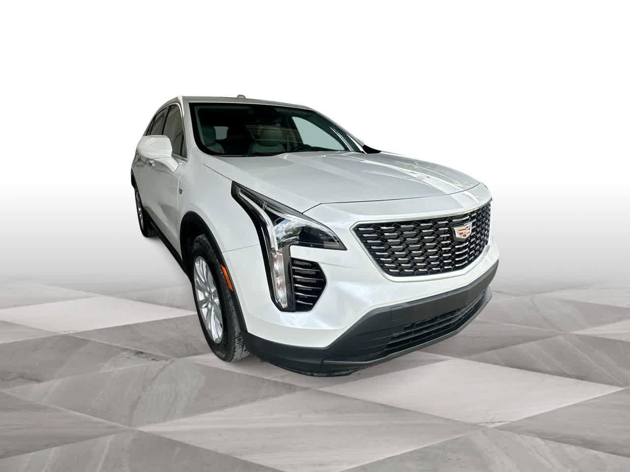 Used 2023 Cadillac XT4 Luxury FWD image 2