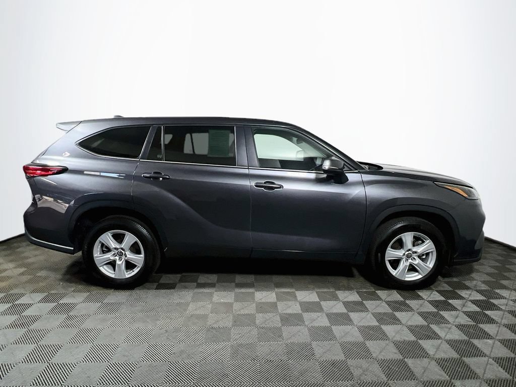 Used 2023 Toyota Highlander LE FWD image 8