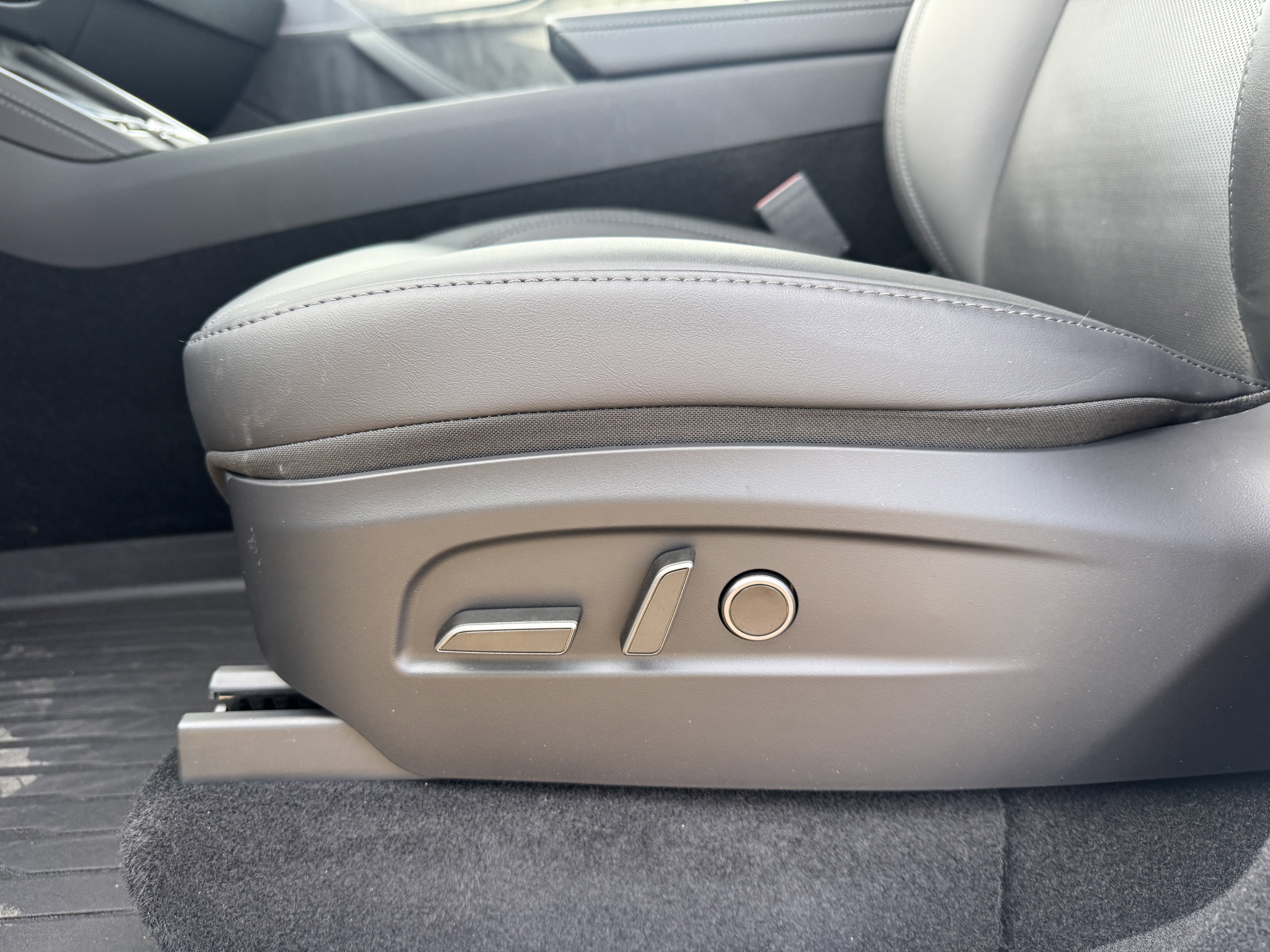 Used 2026 Tesla Model Y Long Range image 12