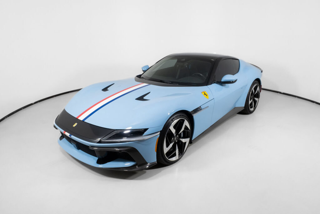 Used 2025 Ferrari 12Cilindri RWD image 2