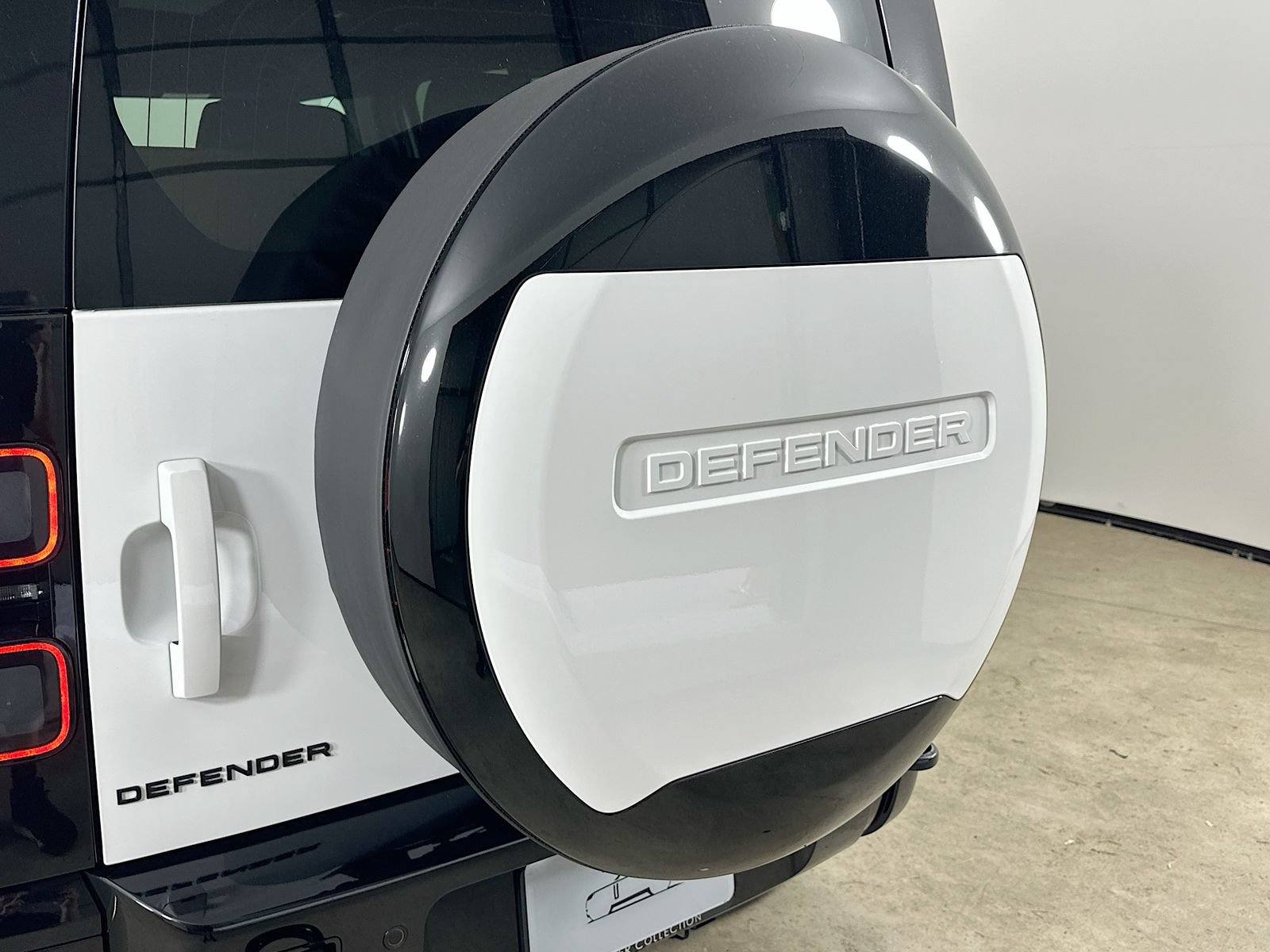 New 2026 Land Rover Defender 110 X-Dynamic SE AWD/4WD image 39