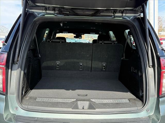 Used 2023 Chevrolet Suburban Premier image 17