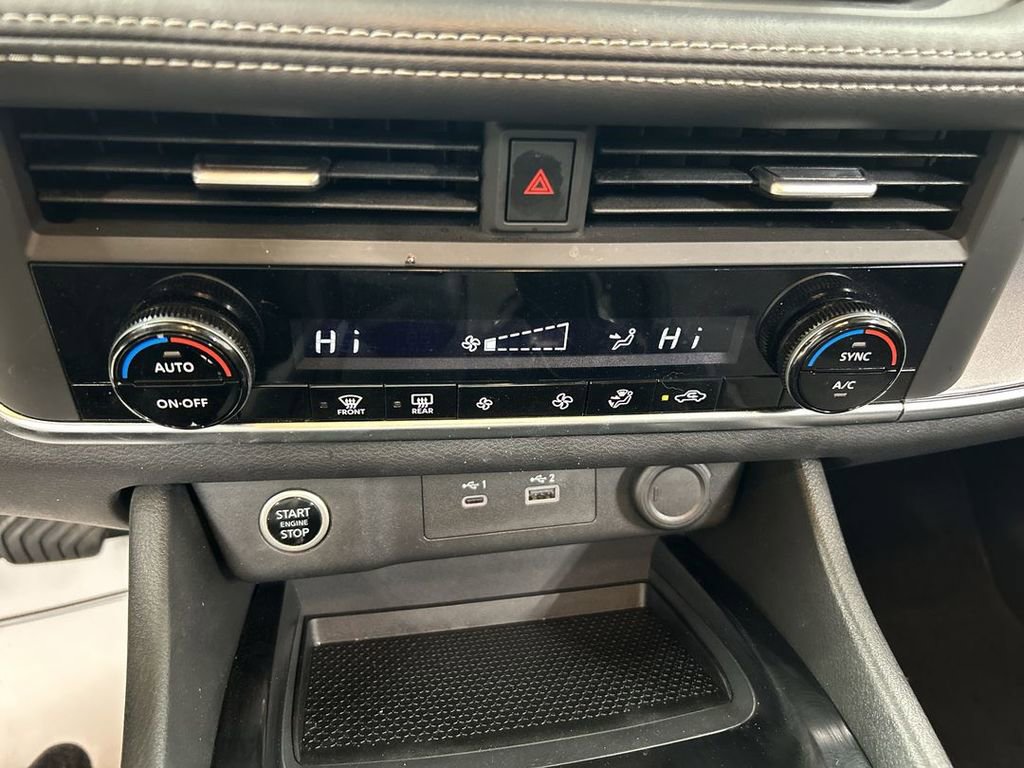 Used 2023 Nissan Rogue SV image 16