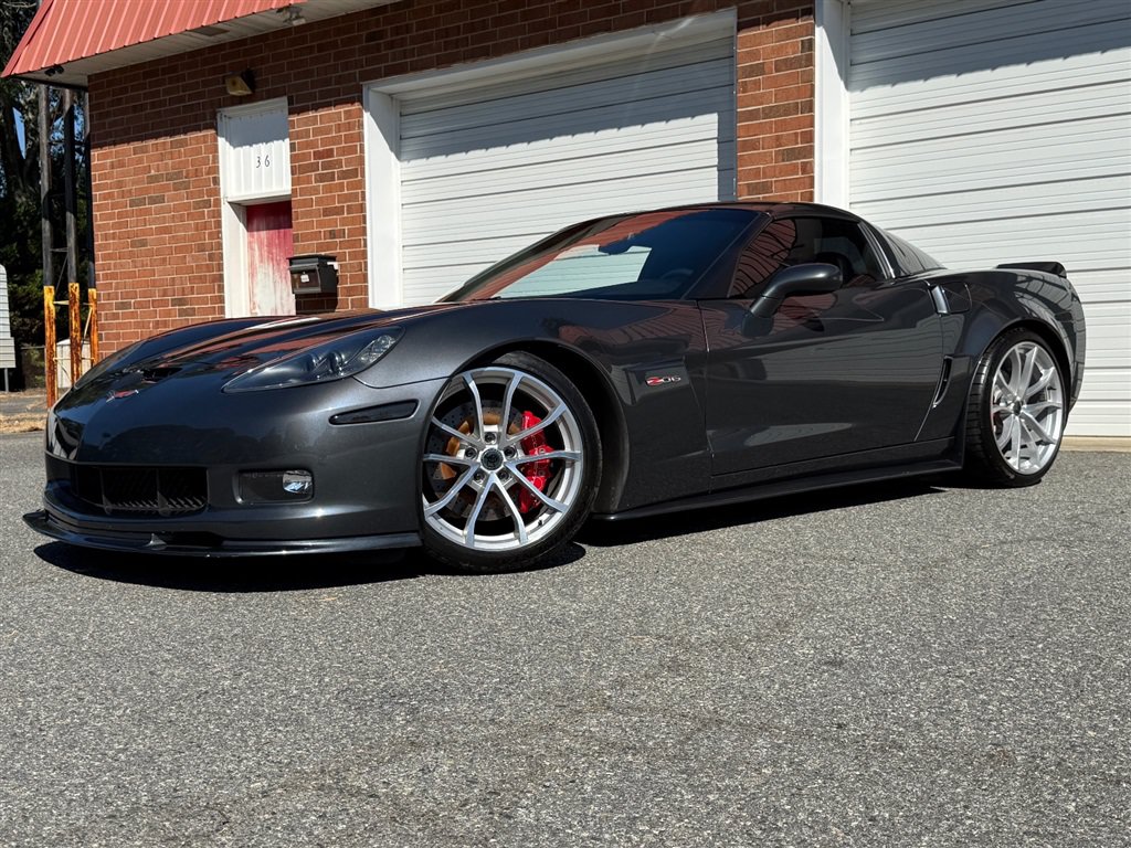Used 2009 Chevrolet Corvette Z06 RWD image 2