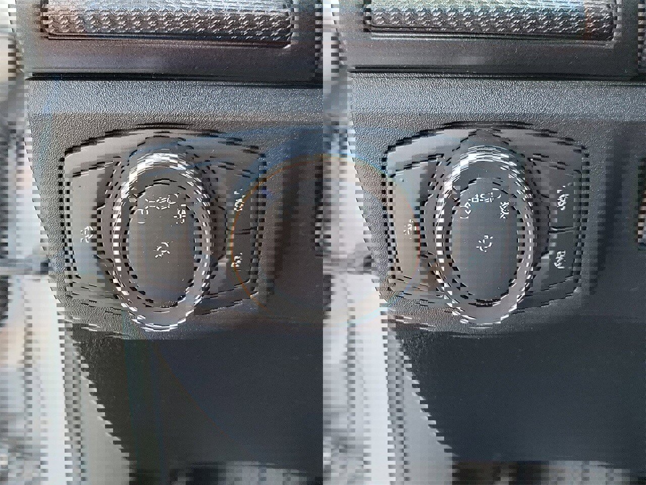 Used 2018 Ford Fusion SE w/ Equipment Group 201A image 29