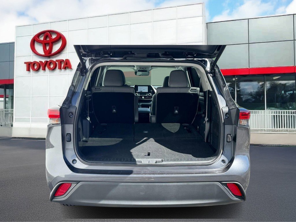 Used 2025 Toyota Highlander AWD image 9