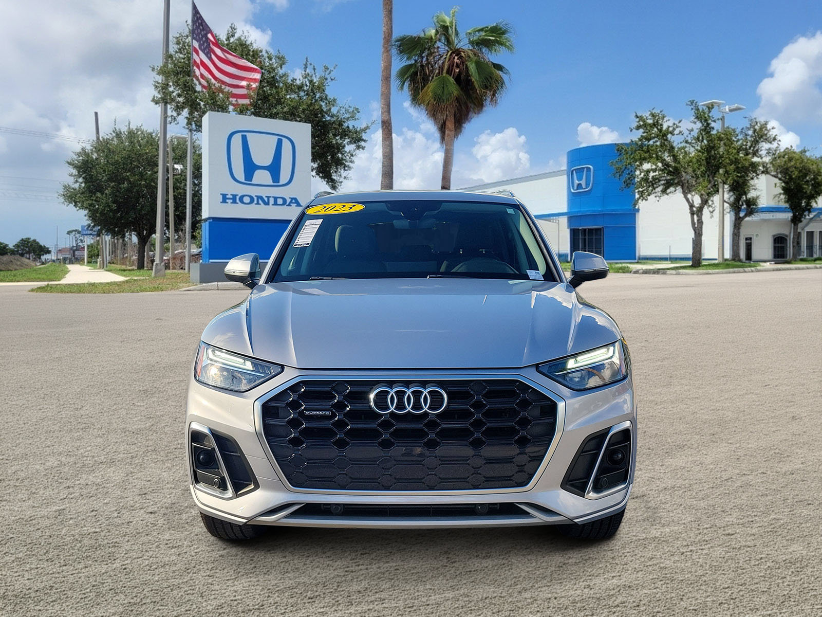 Used 2023 Audi Q5 2.0T Premium w/ Convenience Package AWD/4WD image 2