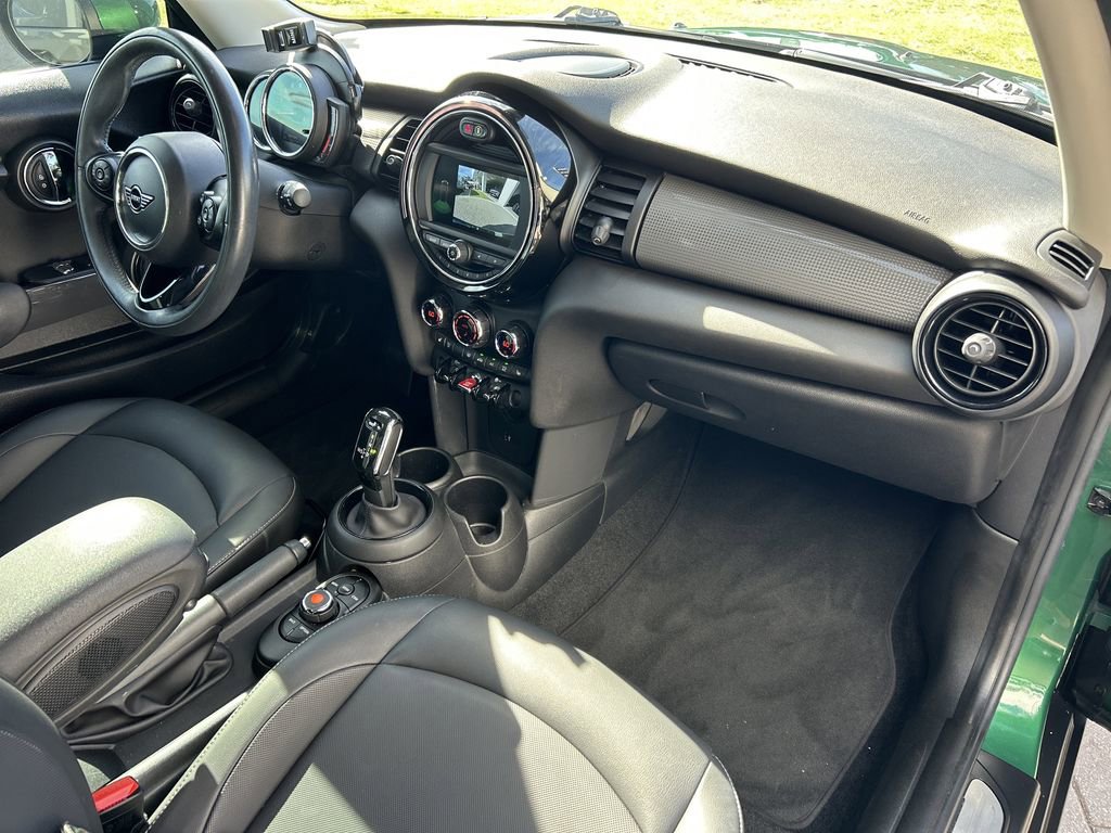 Used 2020 MINI Cooper 2-Door Hardtop image 12