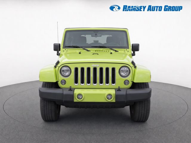 Used 2017 Jeep Wrangler Sahara w/ Connectivity Group AWD/4WD image 5