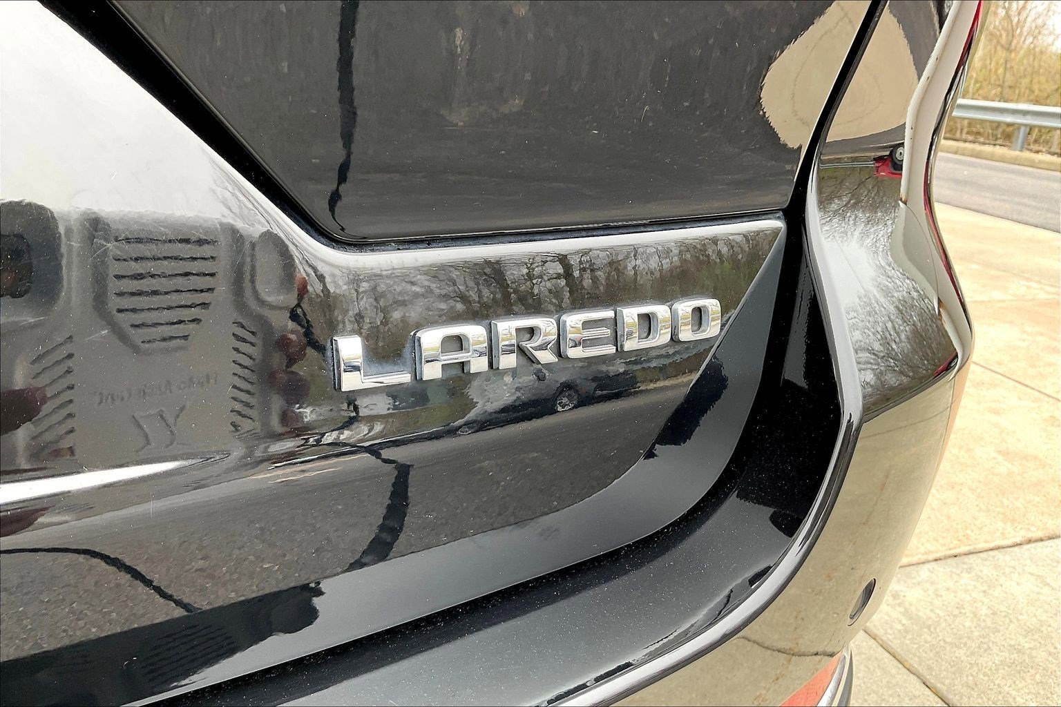 Used 2023 Jeep Grand Cherokee Laredo image 23