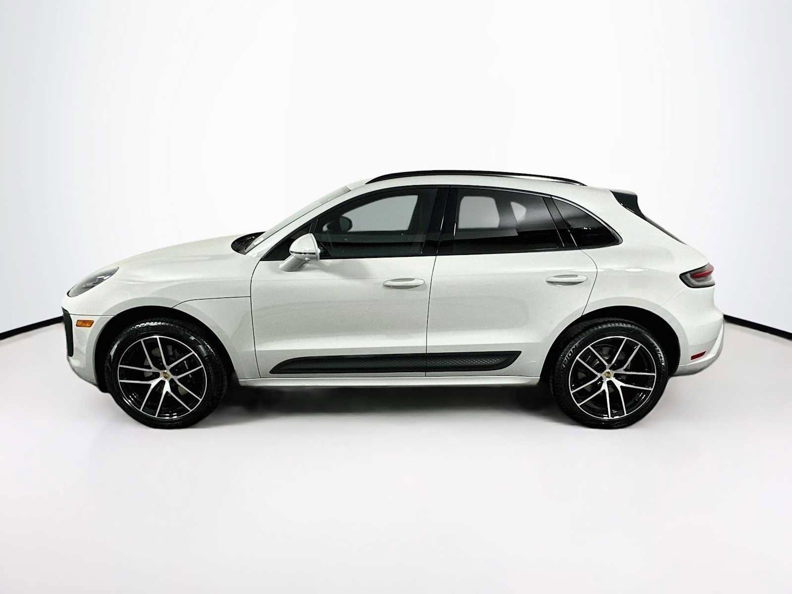 Certified 2026 Porsche Macan AWD/4WD image 2