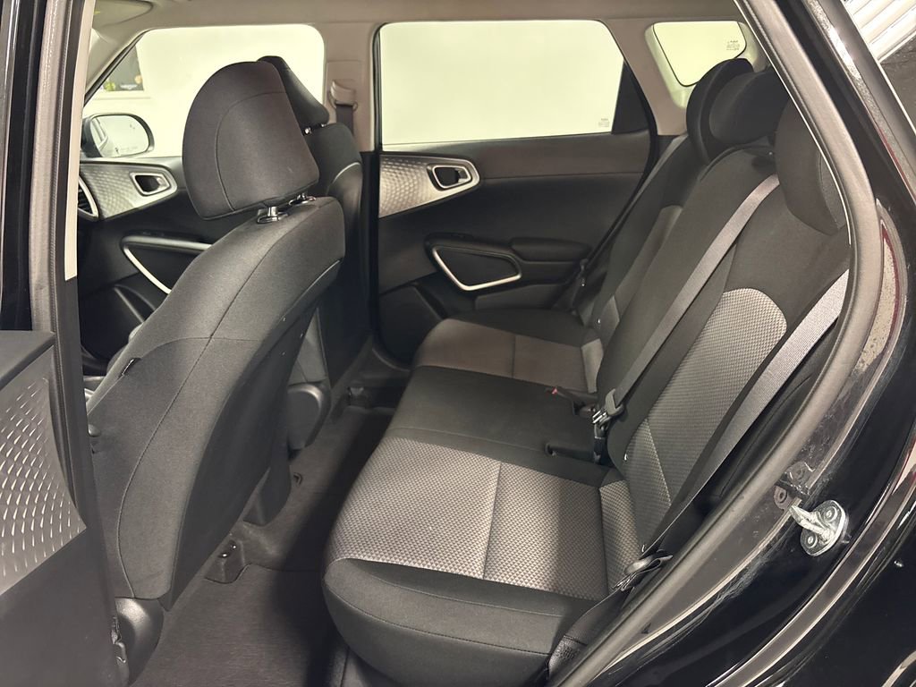 Used 2025 Kia Soul LX w/ LX Technology Package FWD image 28
