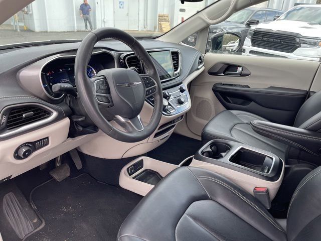 Used 2024 Chrysler Pacifica Limited FWD image 12