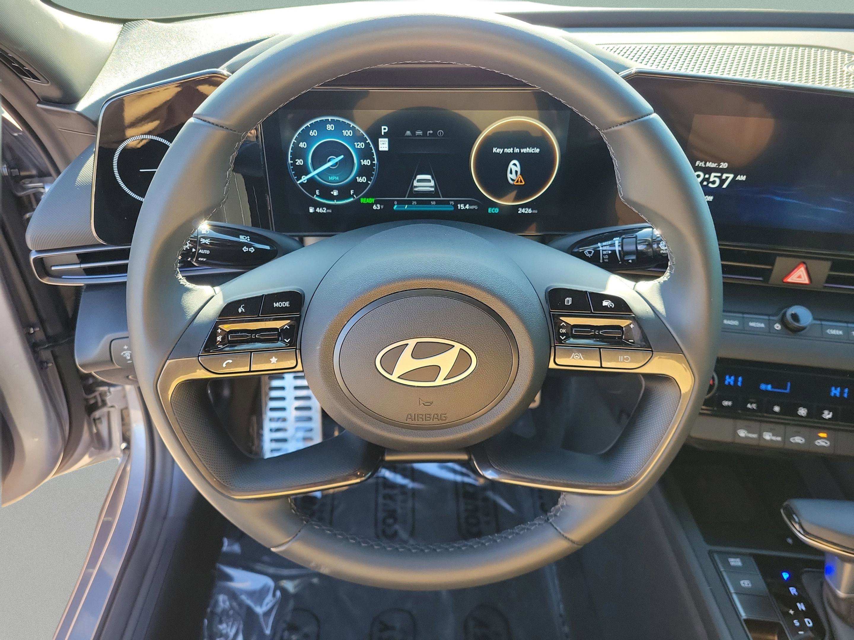 Used 2025 Hyundai Elantra SEL image 22