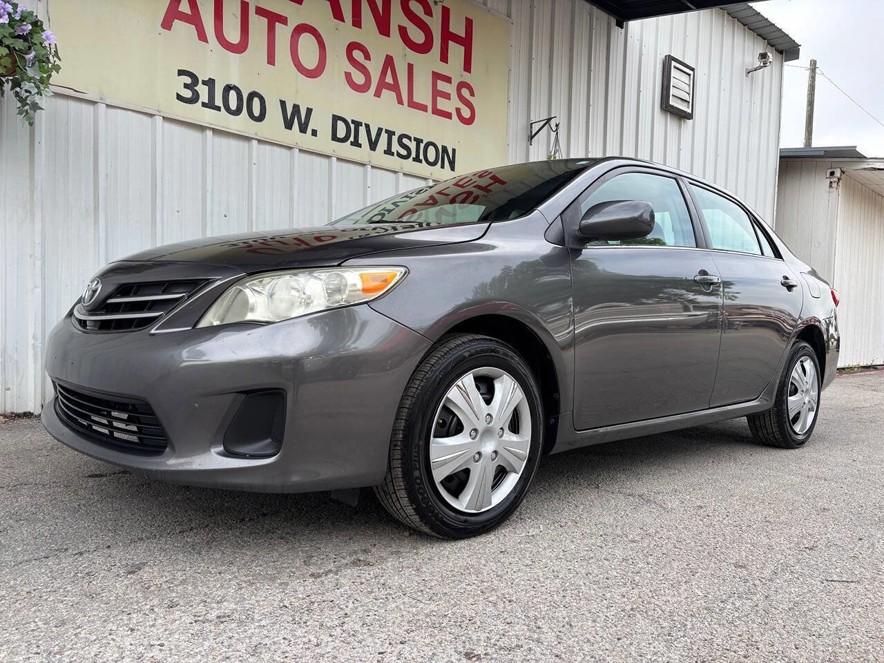 Used 2013 Toyota Corolla LE image 2
