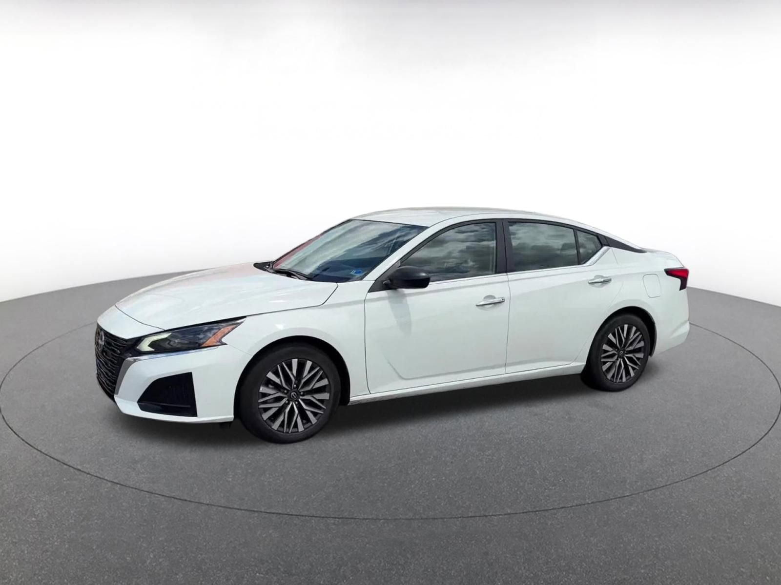 Used 2025 Nissan Altima 2.5 SV FWD image 8