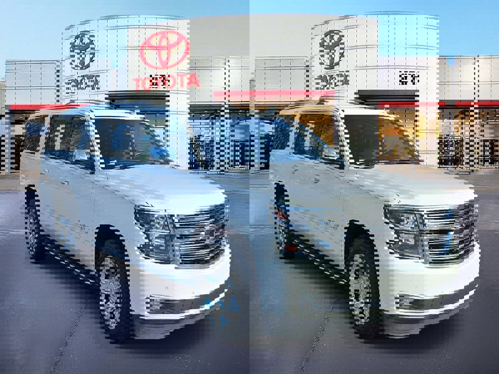 Used 2017 Chevrolet Suburban Premier image 3