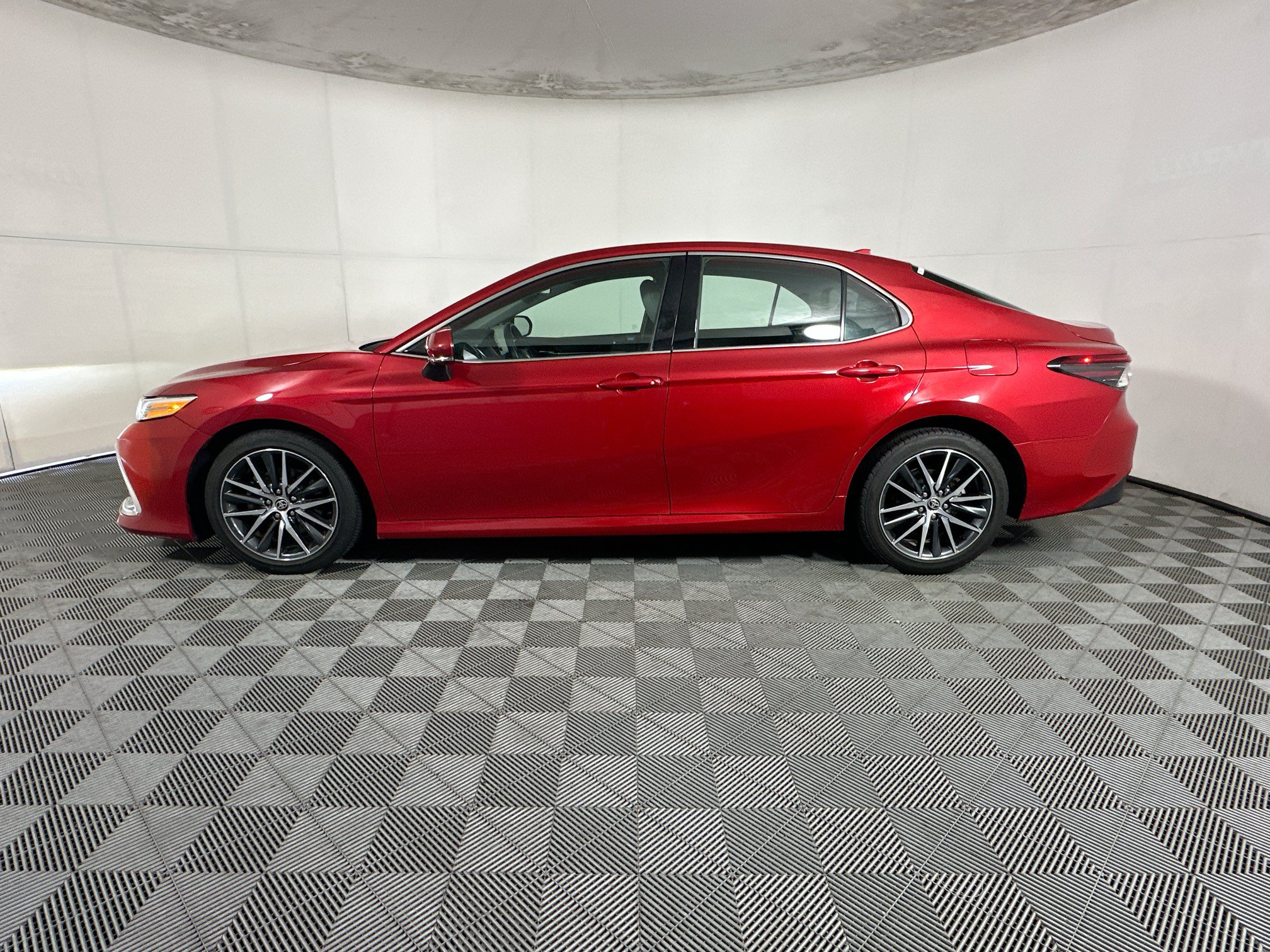 Used 2023 Toyota Camry XLE FWD image 6
