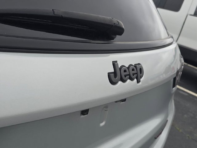 Used 2025 Jeep Compass Trailhawk AWD/4WD image 23