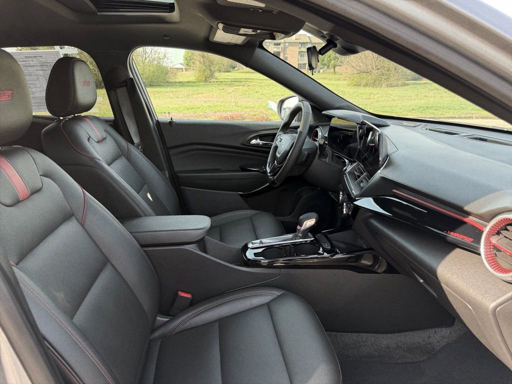 Used 2025 Chevrolet Trax RS w/ Sunroof Package image 26