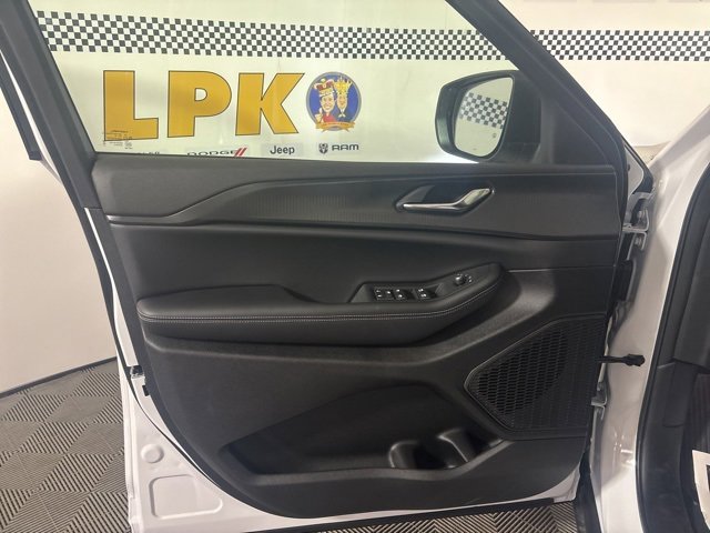 New 2025 Jeep Grand Cherokee Laredo X image 24