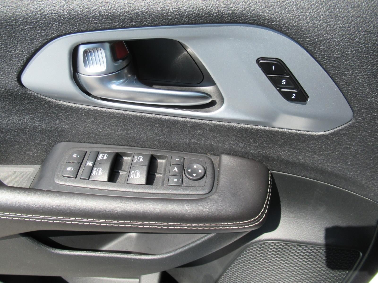 Used 2026 Chrysler Pacifica Limited FWD image 22