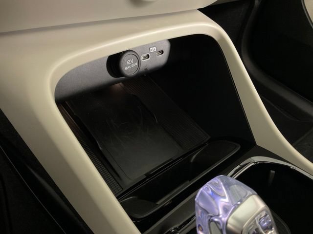 Certified 2025 Volvo XC40 B5 Ultra AWD/4WD image 23