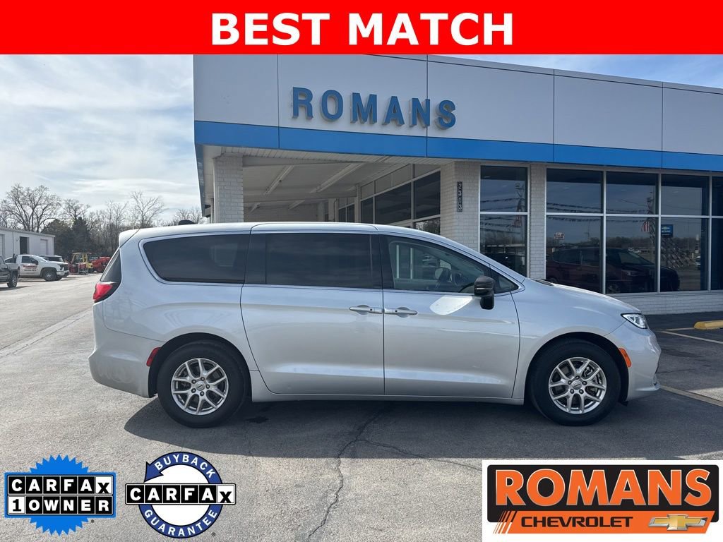 Used 2024 Chrysler Pacifica Touring-L FWD image 2