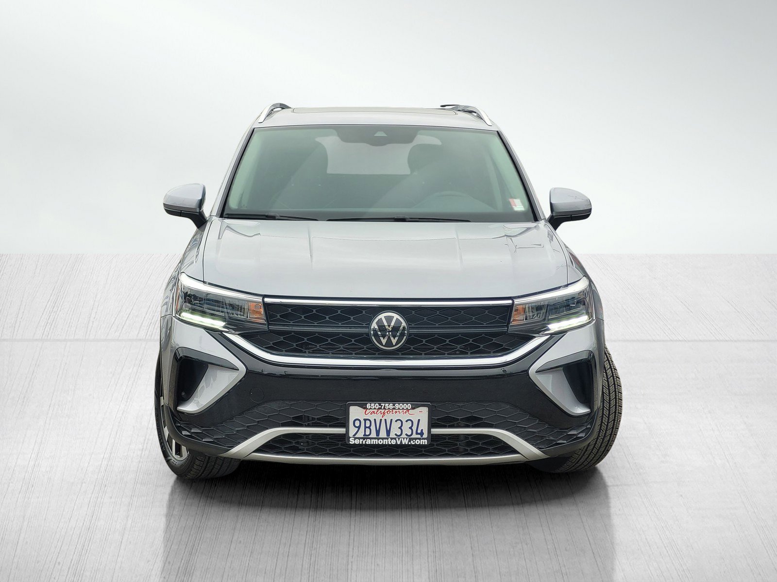 Used 2023 Volkswagen Taos SE image 2