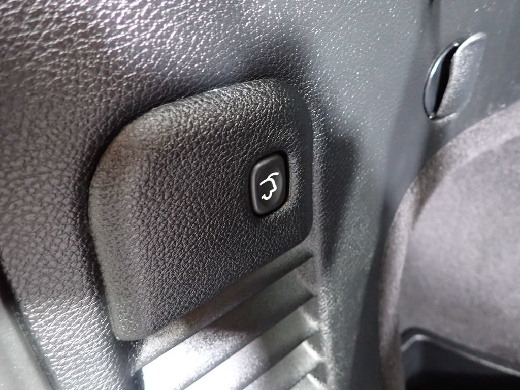 Used 2019 Jeep Grand Cherokee Altitude AWD/4WD image 15