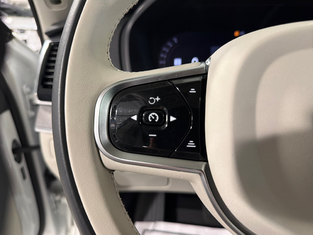 Certified 2025 Volvo XC90 T8 Plus w/ Protection Package Premier AWD/4WD image 13