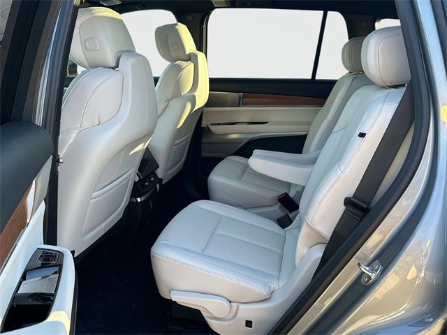 Used 2026 Cadillac Vistiq Luxury image 11