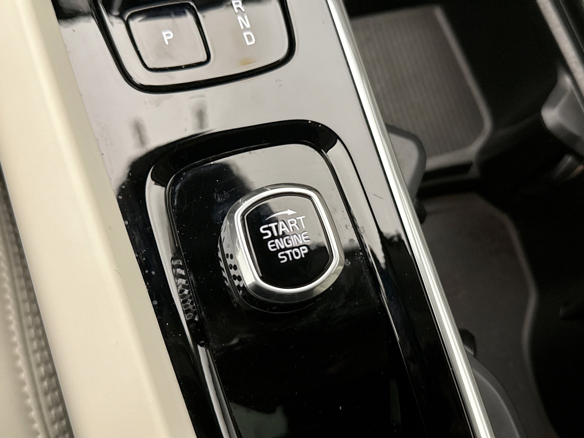 Used 2025 Volvo XC60 B5 Ultra w/ Climate Package image 21