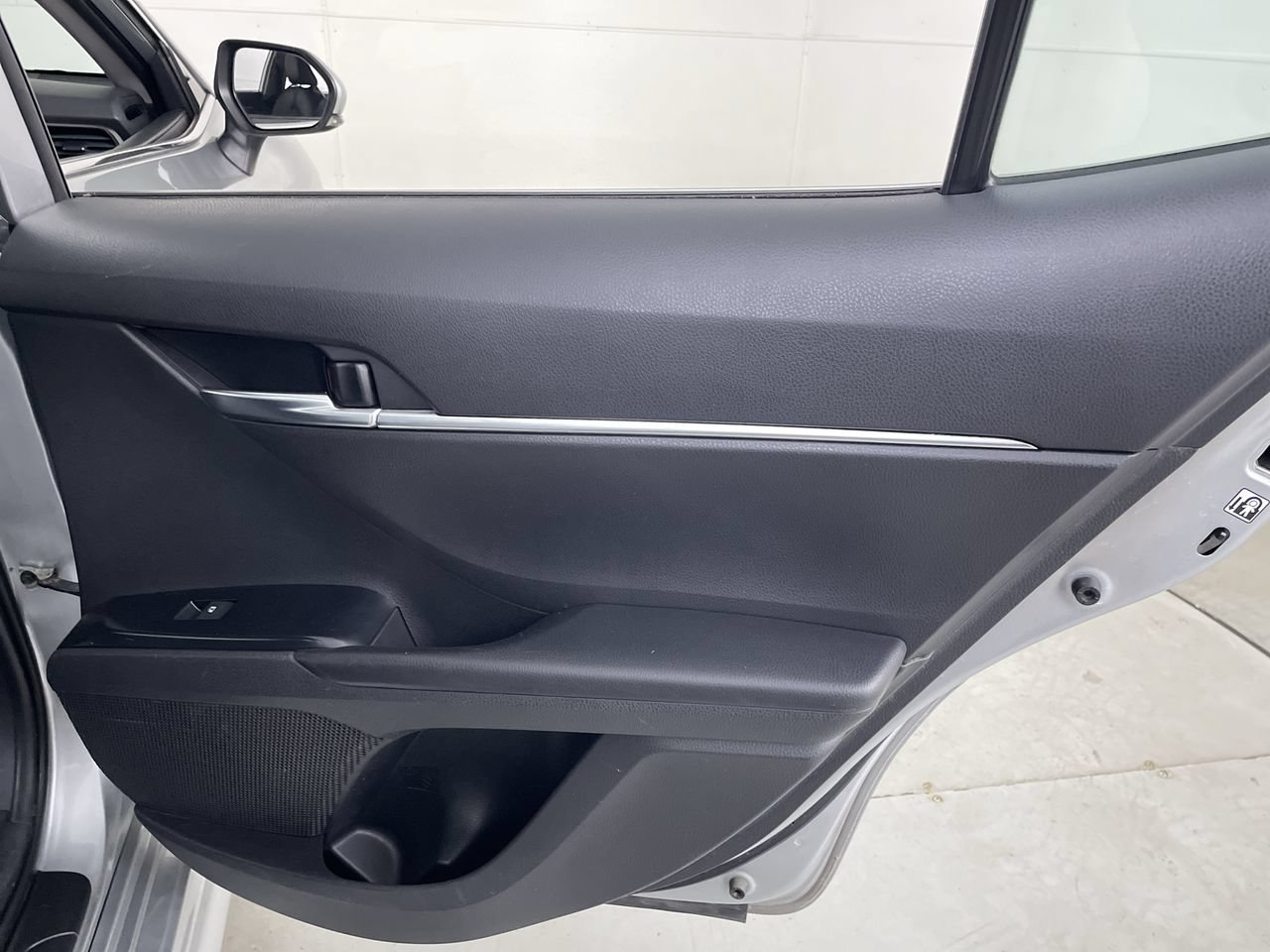 Used 2019 Toyota Camry SE w/ Convenience Package FWD image 21