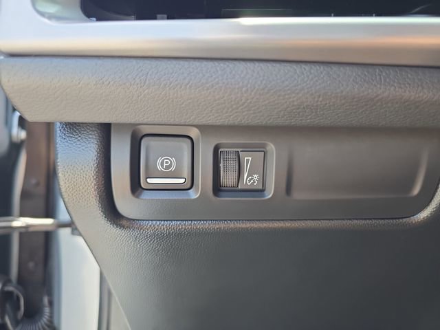Certified 2025 Cadillac XT4 Premium Luxury FWD image 22