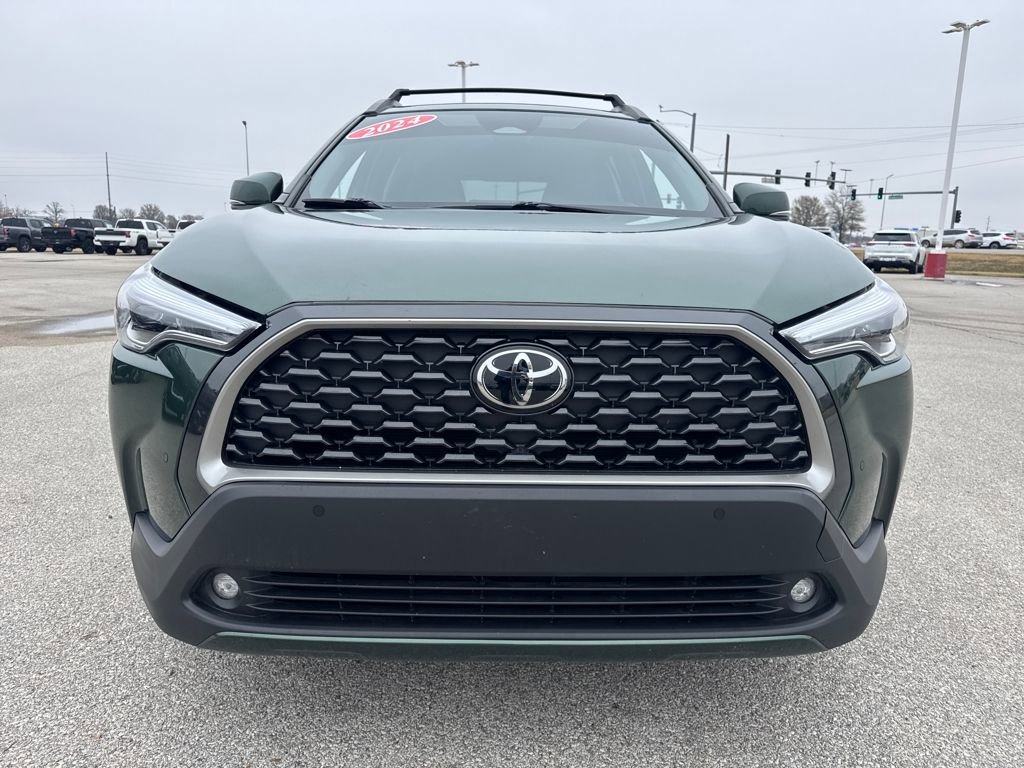 Used 2024 Toyota Corolla Cross XLE image 9