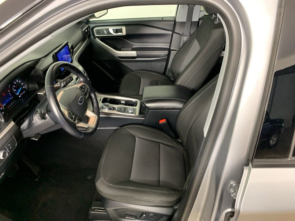 Used 2022 Ford Explorer XLT image 31