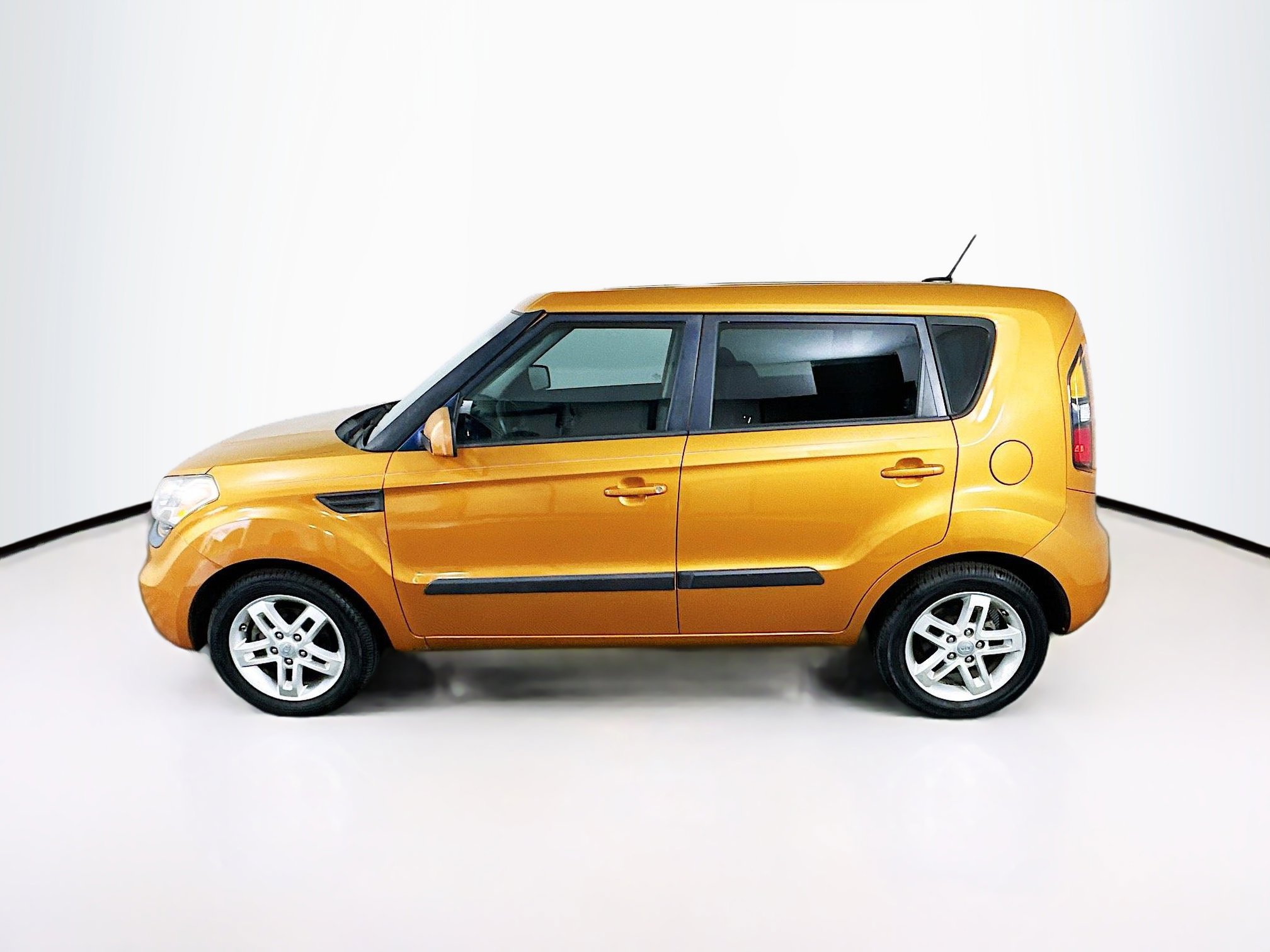 Used 2011 Kia Soul + w/ Audio Pkg image 4