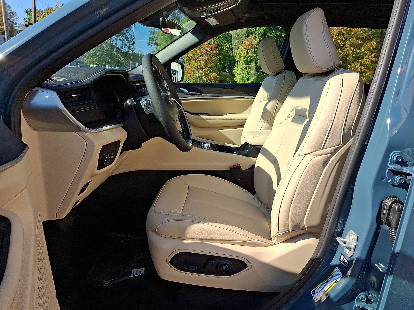 New 2027 Jeep Grand Cherokee Limited AWD/4WD image 9
