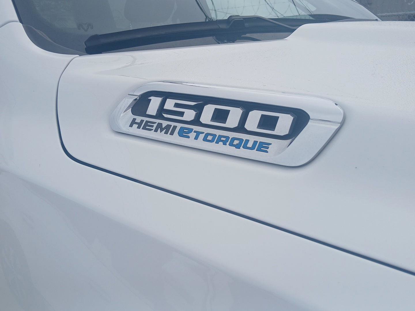 Used 2024 RAM 1500 Laramie AWD/4WD image 9