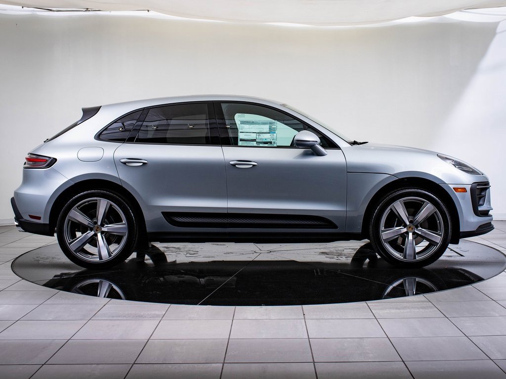 Certified 2025 Porsche Macan image 9